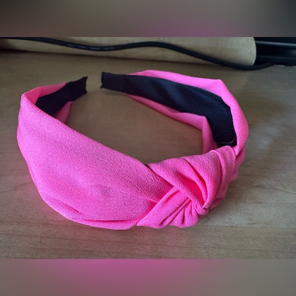 Boutique Accessories - NWT..Pink Headband for girls and women